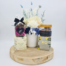 Load image into Gallery viewer, Blue Dried Floral Gift Hamper - Sydney Only
